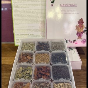 Kleine Ayurveda-Gewürzbox mit 12 ausgewählten Gewürzen und Gewürzfibel